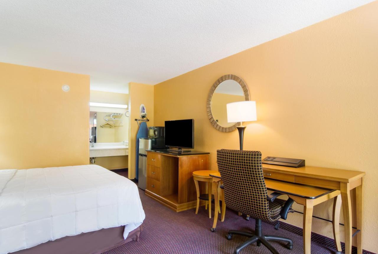 Americas Best Value Inn Darien Exterior foto